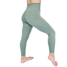 Load image into Gallery viewer, Master Athletics Women's High Rise 7/8 Performance Legging
