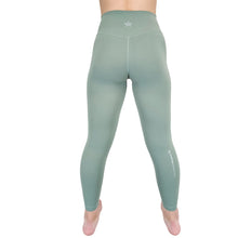 Load image into Gallery viewer, Master Athletics Women's High Rise 7/8 Performance Legging